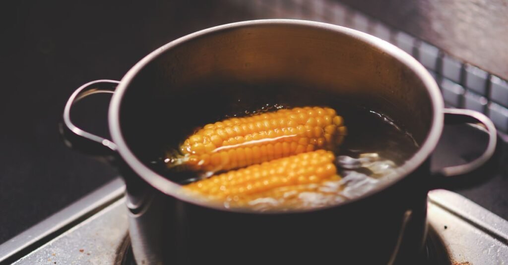 How to Boil Corn on the Cob (Sweet, Juicy, 10 Minutes)