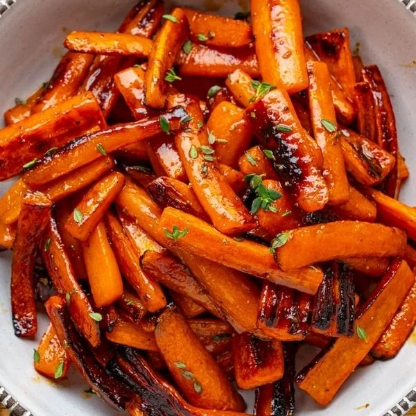 26 Thanksgiving Sides That Feed a Crowd Without the $400 Cart